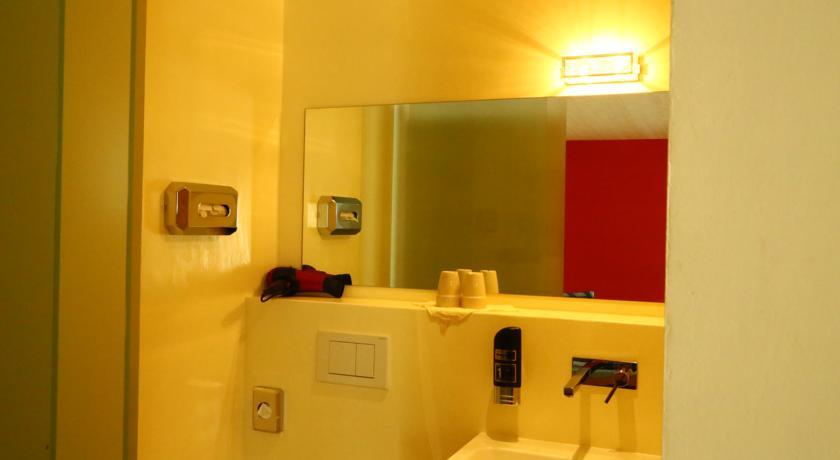 Hotel Bellavista Ftan Rum bild